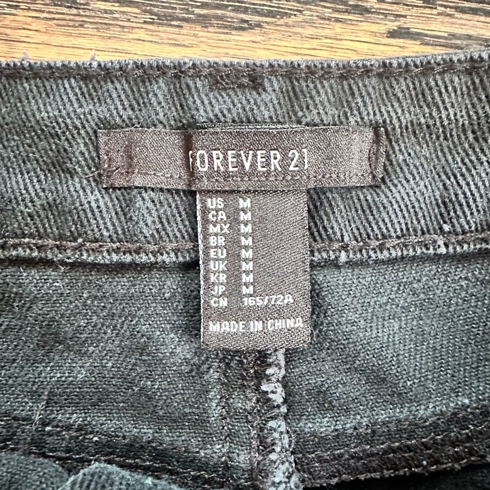 Forever 21 6 Buttons Black Women’s Size Medium Denim Skirt - Picture 3 of 3